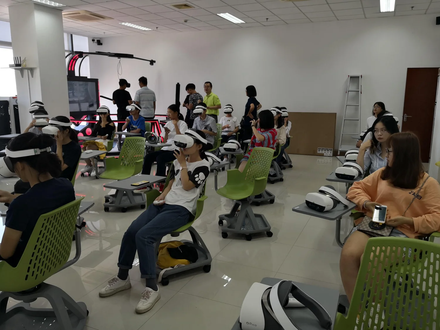 华东理工大学VR XR沉浸式实验室课堂案例实景
